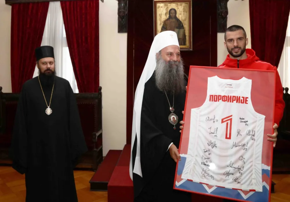 Патријарх Порфирије са кошаркашима и кошаркашицама Звезде: Побиједимо гордост и сујету