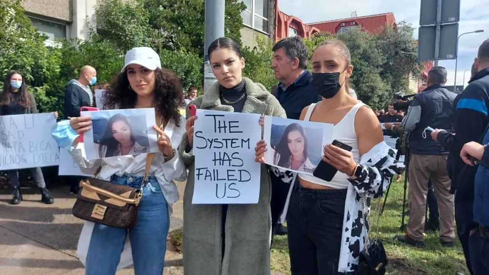 (ВИДЕО/ФОТО) Протестна шетња због убиства Бакије: Закаснили смо Шејли да помогнемо, остала је велика опомена