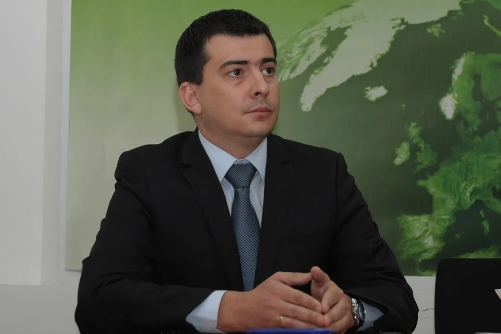 Радман: Повећање зарада просвjетарима празна прича министарке Братић
