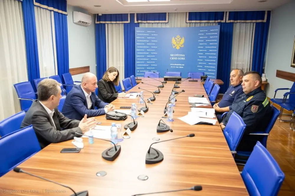 Ватрогасцима пензија након најмање 53 године живота и 30 година стажа
