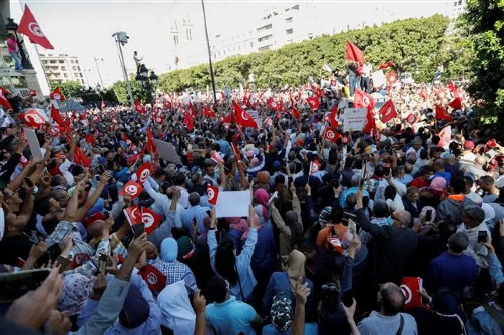 Велики протести против предсједника Туниса