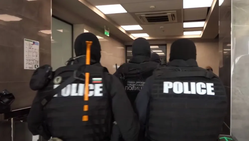 (ВИДЕО) Мрежа продаје лажних финансијских услуга: Изубљено више од 15 милиона еура