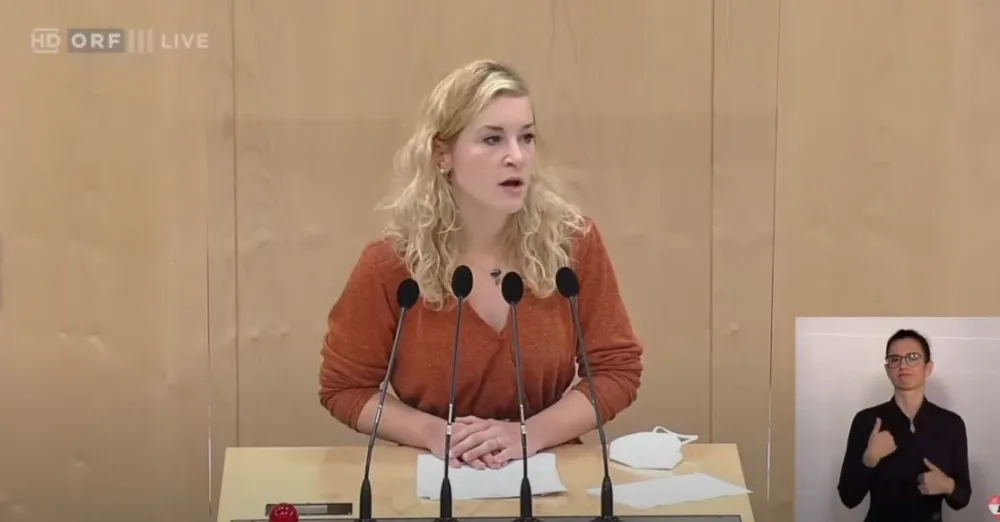 (ВИДЕО) Аустријска посланица се онесвијестила током говора