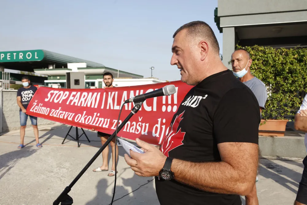 Мјештани Спужа незадовољни дописом: Инспекција тврди да фарме раде по прописима