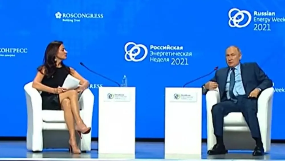 (ВИДЕО) Путин америчкој новинарки: Лијепа жена, ја јој причам једно, а она мени друго