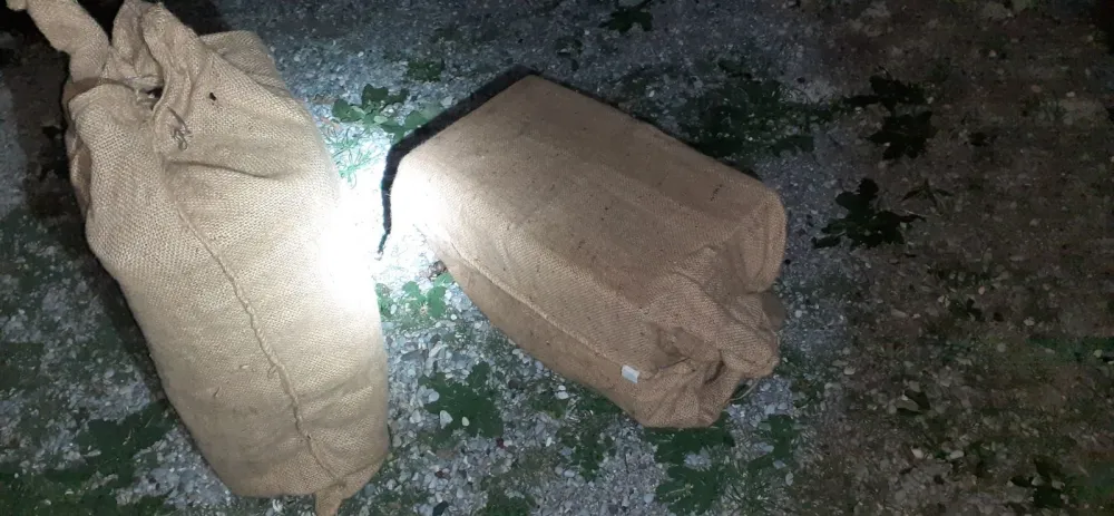 (ФОТО) Полиција пронашла скоро 400 килограма дувана и алкохола