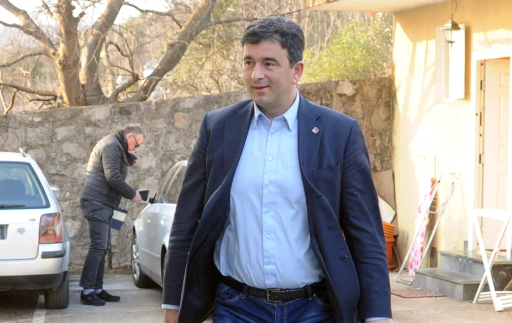 Медојевић: Јавна управа је затрпана паразитима ДПС-а