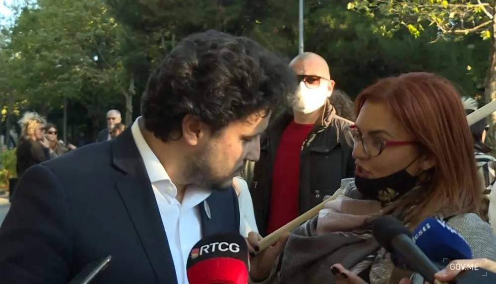 (ВИДЕО) Расправа Абазовића и никшићке либералке: Зашто би бацали сузавац, кад људи лепршају и шетају?