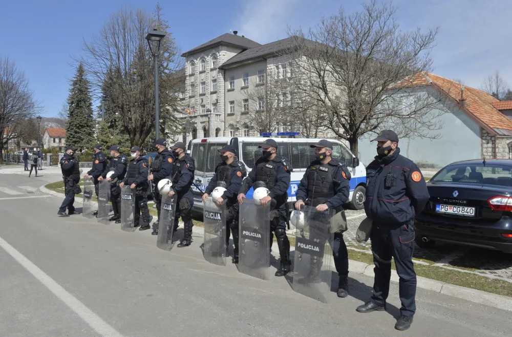 Под лупом Виjећа за националну безбjедност извjештаj о поступању полициjе на Цетињу