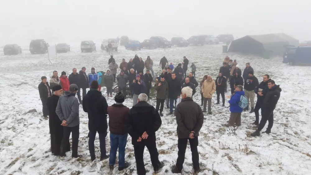 (ФОТО) На Сињајевини нови протест: Позлатиће се рука оном ко поништи одлуку о војном полигону