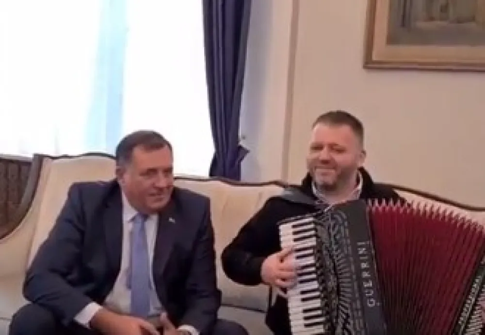 (ВИДЕО) Додик испунио обећање, довео хармоникаша у Предсједништво БиХ