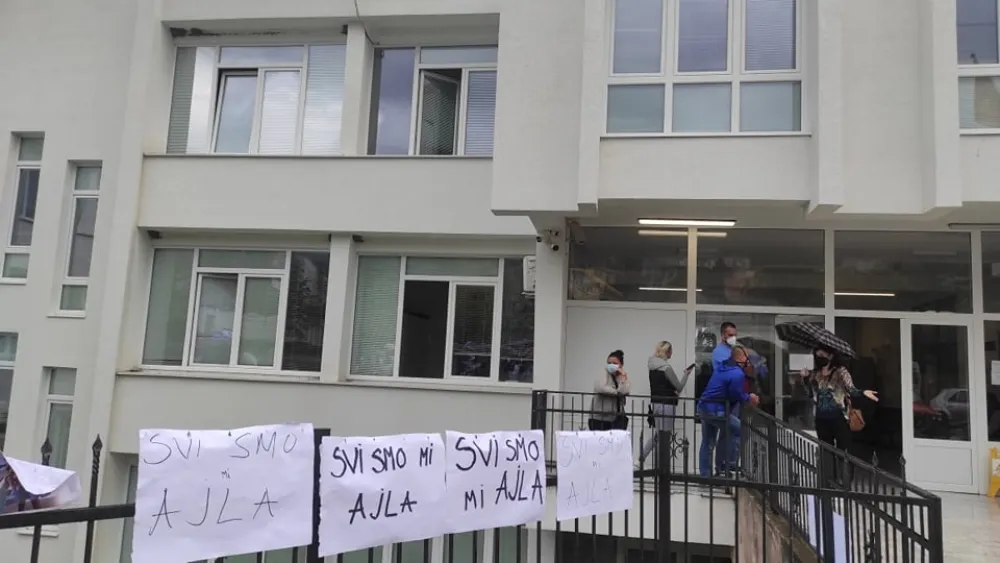 Протест у Бару испред болнице: Сви смо ми Ајла