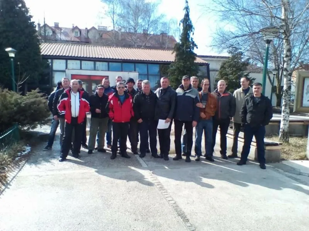 Пензионисани радници "Тошчелика" траже исплату отпремнина, заказали протест за петак