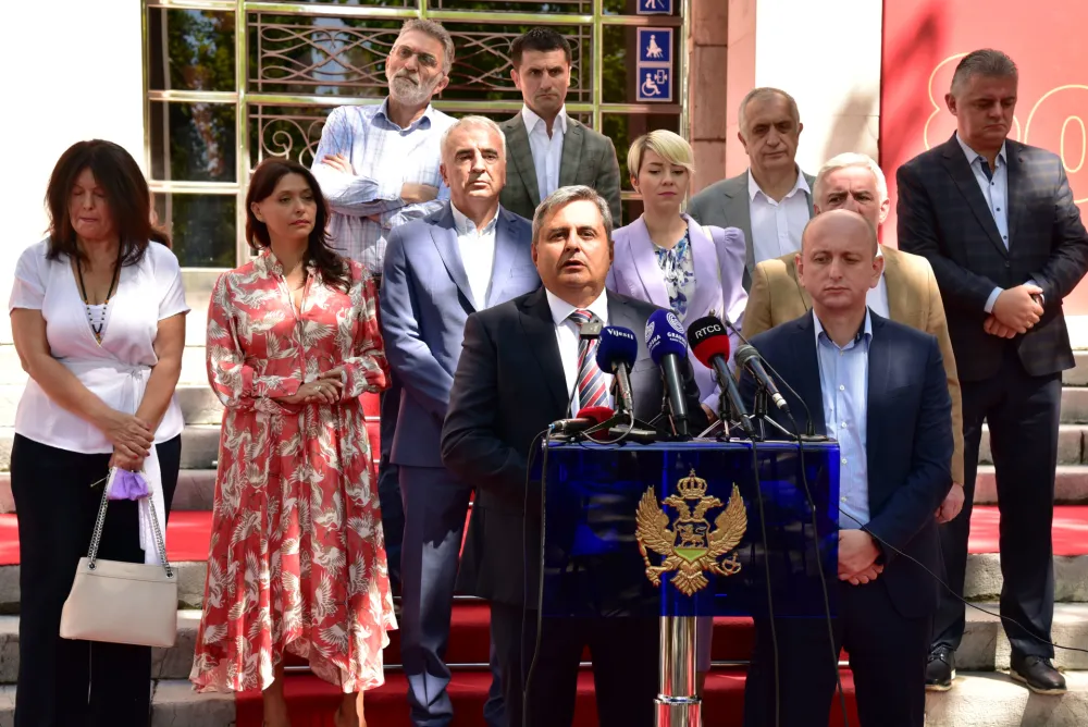 Демократски фронт: Делегацију Владе у САД-у вријеђао предсједник Бошњачког савеза