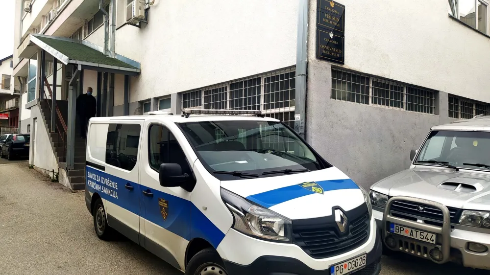 Двојица службеника граничне полиције оптужени да су тражили и узимали мито од шверцера робе