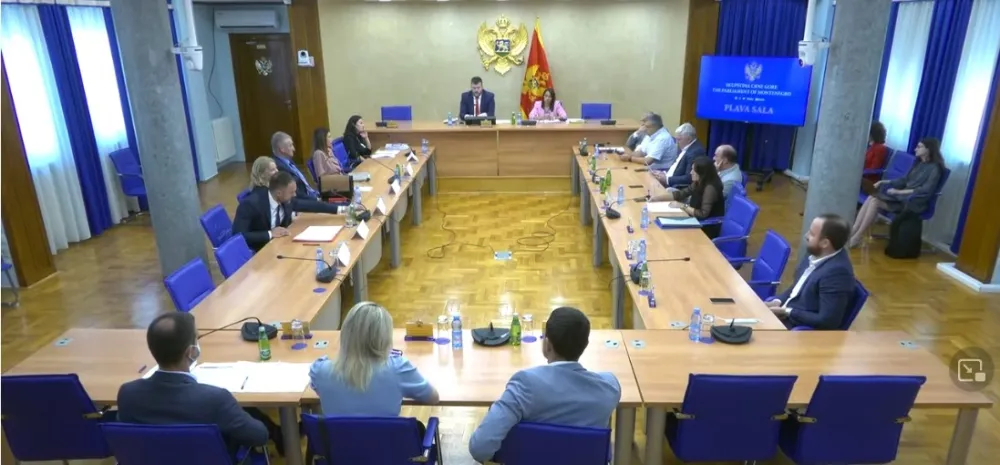 Одбор за политички систем, правосуђе и управу о пословању Скупштине у раниjим сазивима