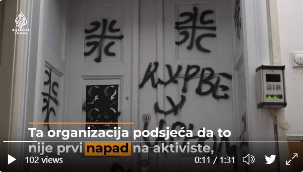 На улазним вратима НВО "Жене у црном" исписане увредљиве поруке
