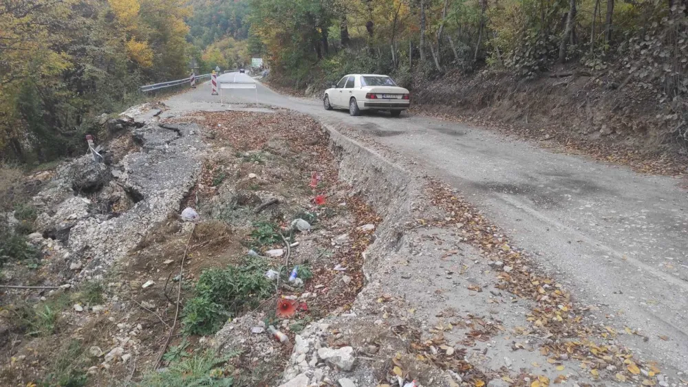 Општина Плужине узалуд тражи санацију клизишта: Одроњени дио пута и даље пријетња