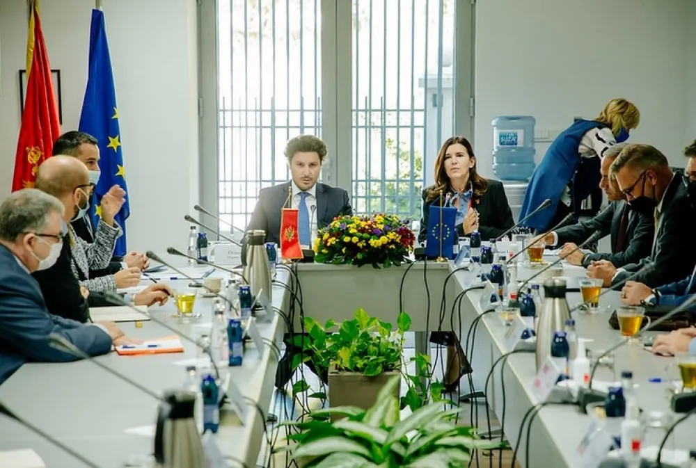 Абазовић: Стоjимо чврсто на путу европских интеграциjа