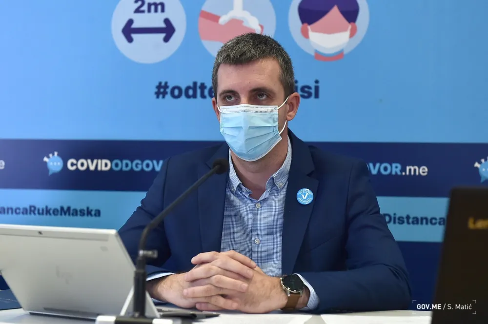 Секулић: Организаторе краткотрајног скупа испред КЦЦГ чека иста професионална судбина као и њихових партијских колега