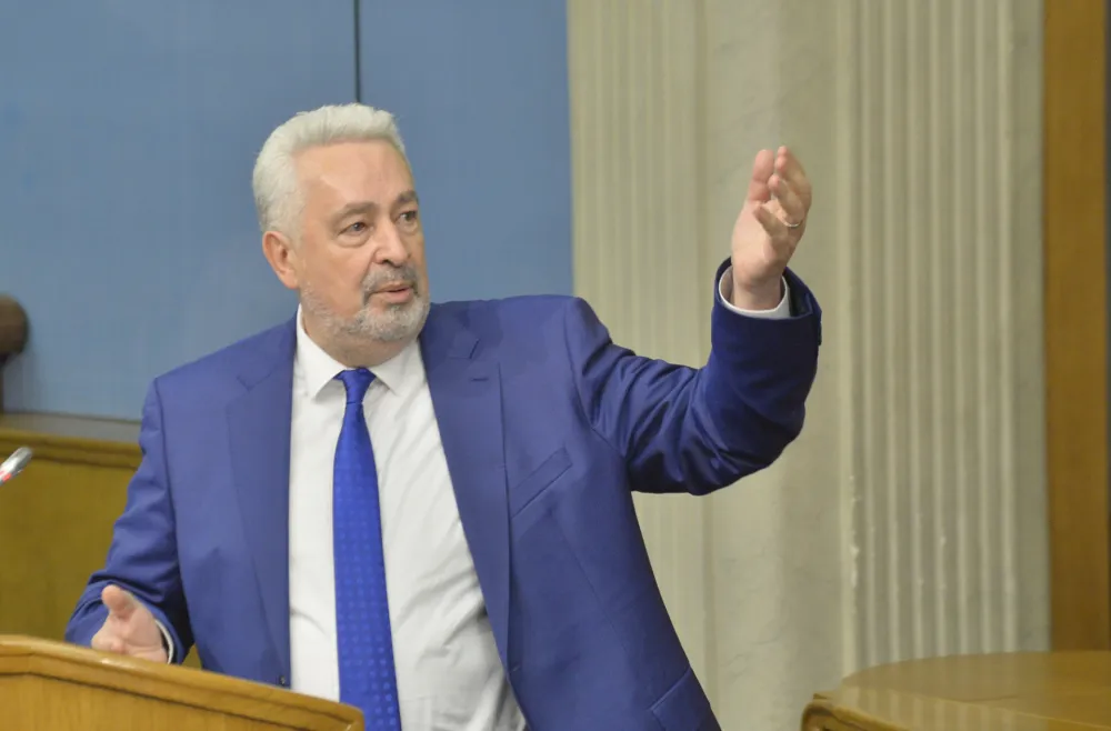 Кривокапић данас у парламенту, питају га да ли ће поднијети оставку
