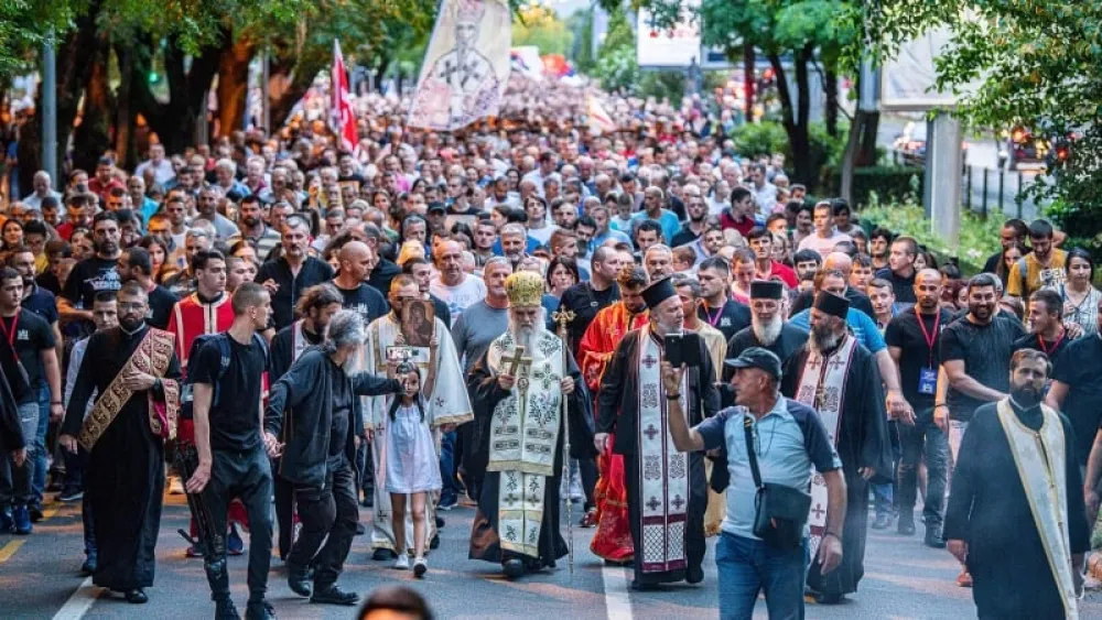 (Фото/Видео) Митрополит Амфилохије, година од смрти (5): Пробудио вјеру и покренуо највеће литије на овим просторима