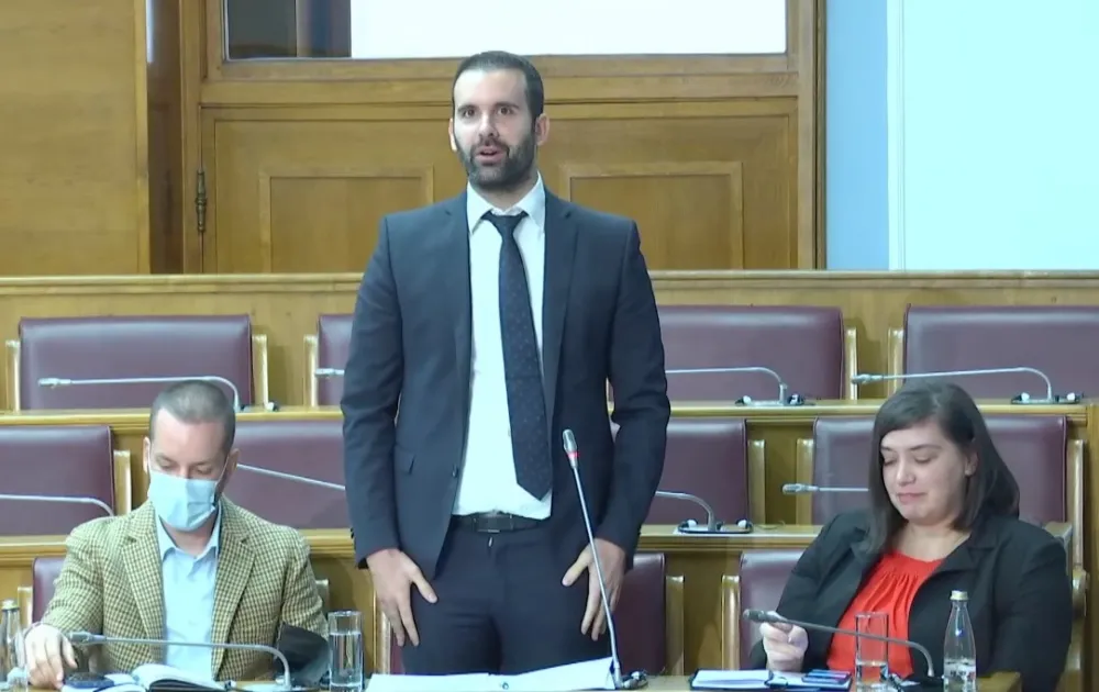 (ВИДЕО) Коњевић Спајићу: Држите се финансија, а не политичког терена