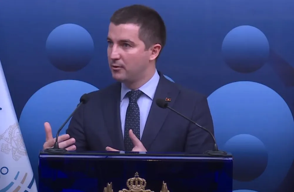 Бечић: Дијалогом ријешити проблем у парламентарној већини