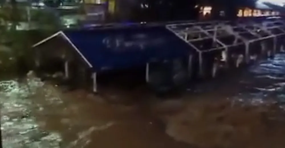 (ВИДЕО) У току евакуација: Све драматичније стање у Босни и РС