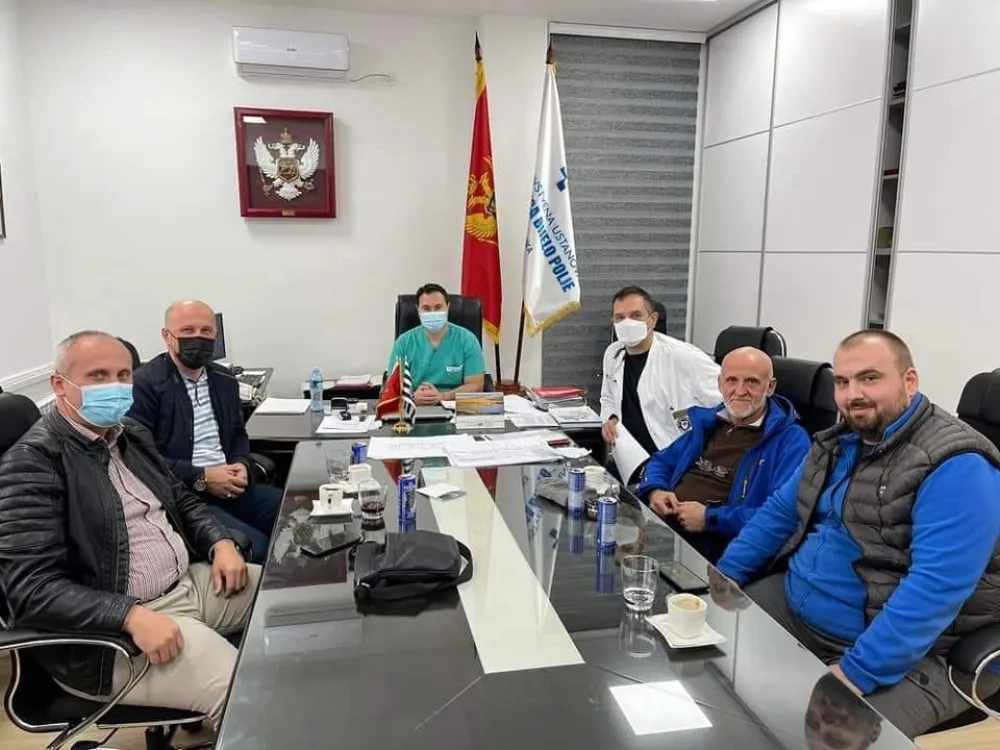 Медицинарима Опште болнице у Бијелом Пољу донирано 300 радних одијела
