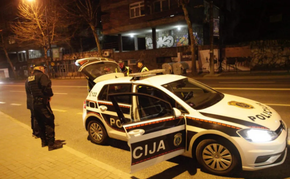 Рациjа у Сараjеву: У кафићу "Трезор" ухапшено осам особа, пронађена дрога и хладно оружjе