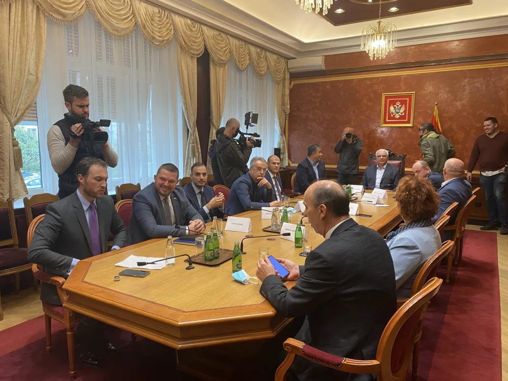 ДФ након састанка: Рок за нову Владу 30 дана