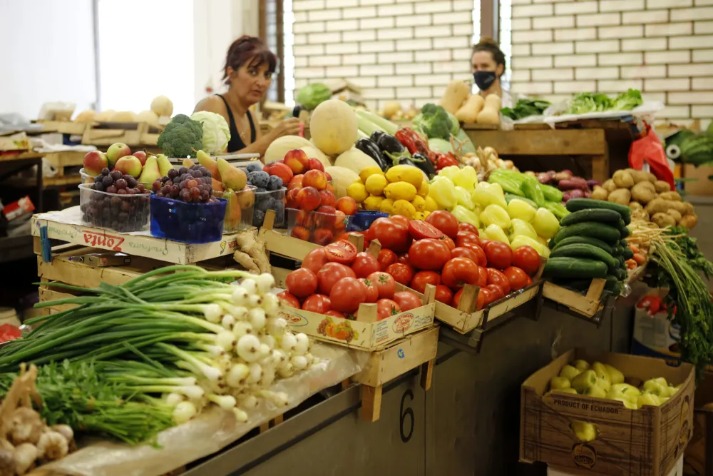 Стигли новитети на Зеленој пијаци: Килограм кивија 1,30 еура