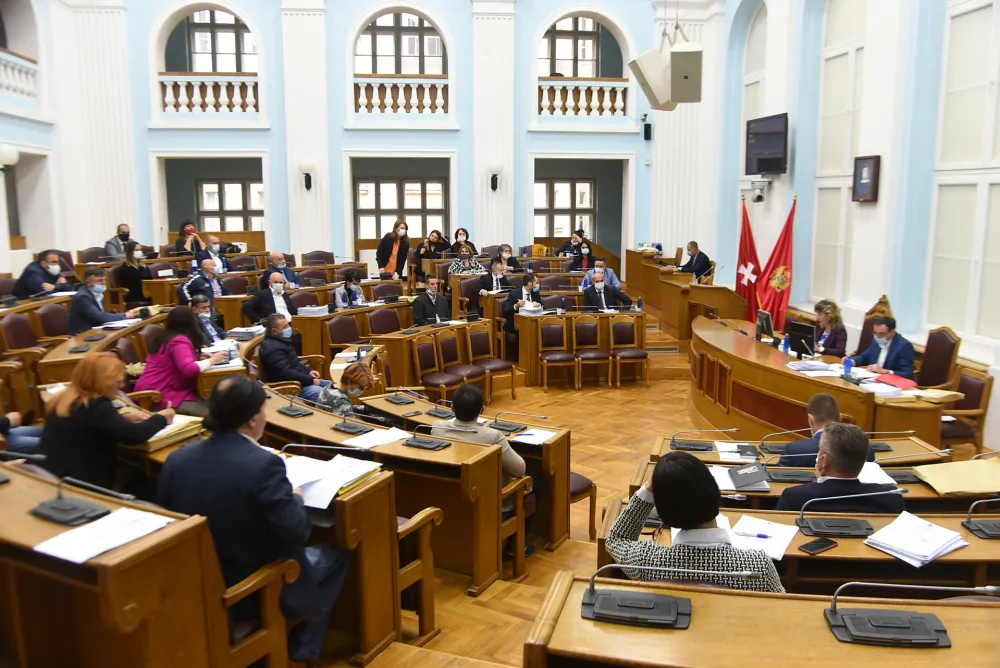 Утврђен редослед партија на гласачком листићу за изборе на Цетињу