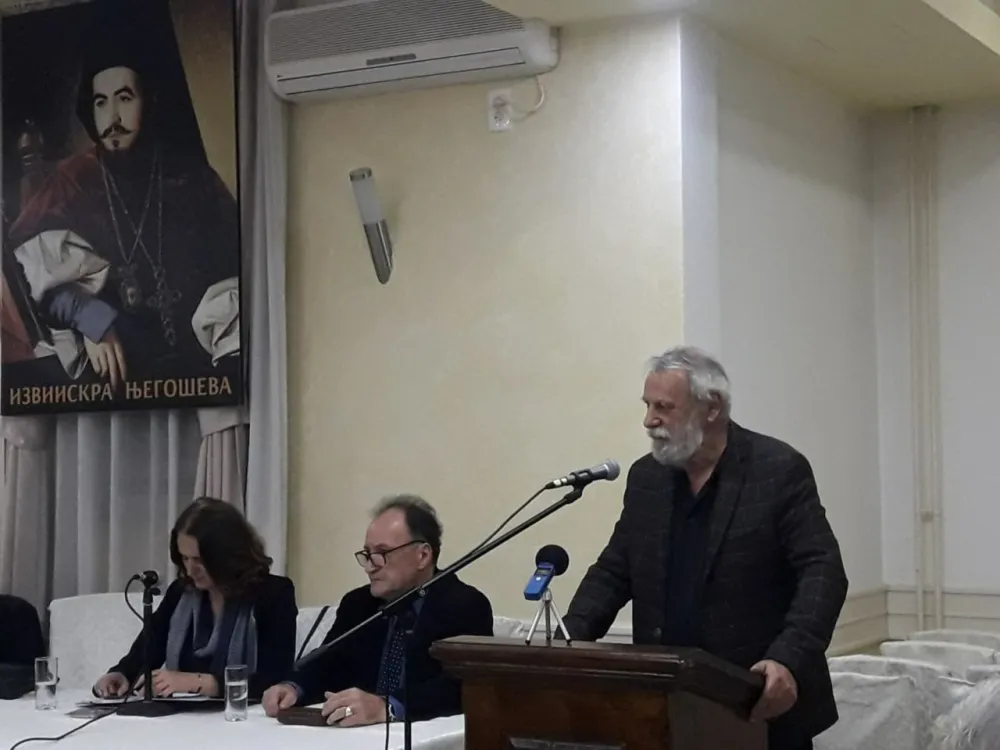 Да није било Његошевих луча, тешко бисмo пребродили вријеме таме