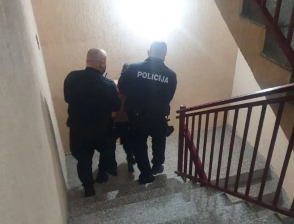 У Будви ухапшен Рус: Поломио све по стану