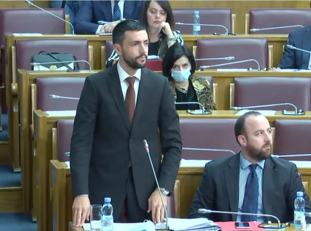 Живковић: Немате храбрости да оборите Владу, Радуновић: Постоjи разлог што смо се умирили