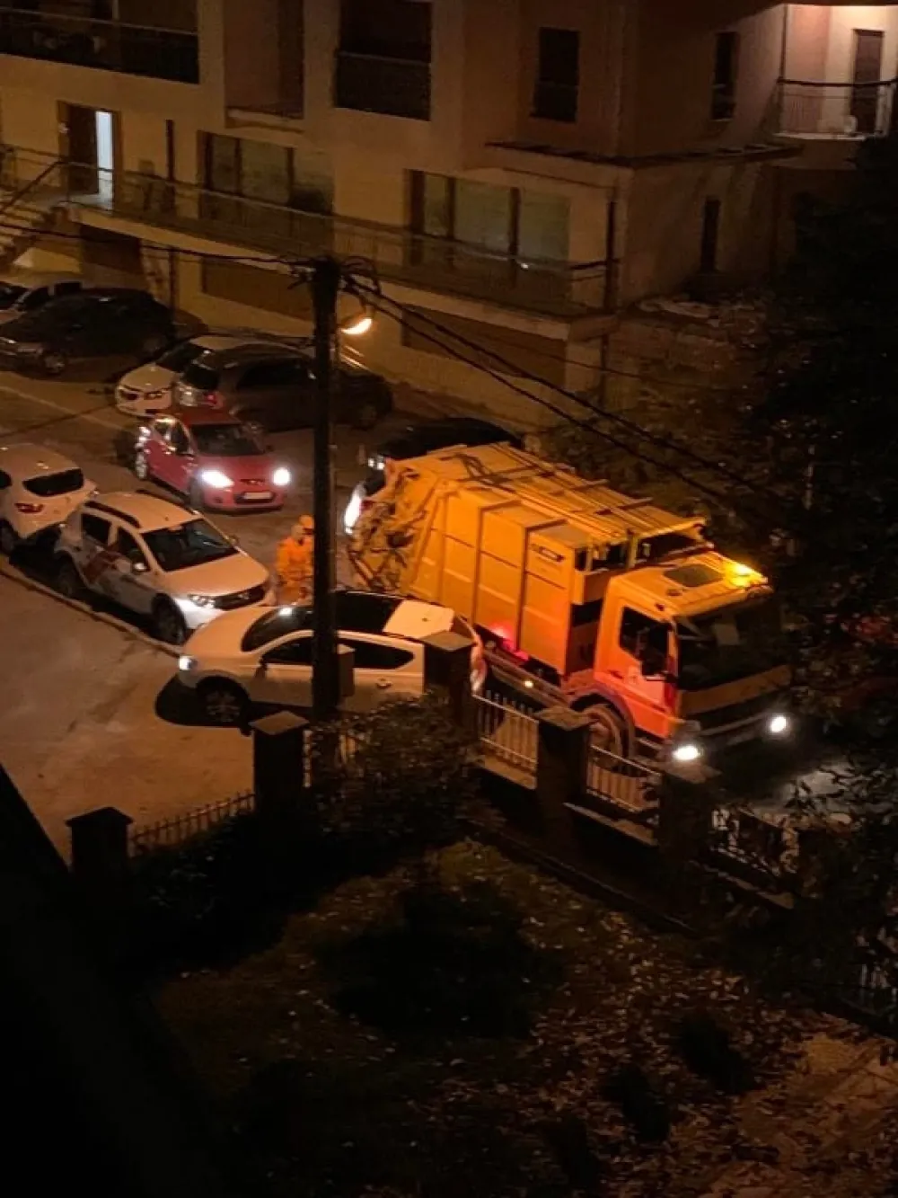 Читаоци шаљу: Несавјесни возачи блокирали комуналце