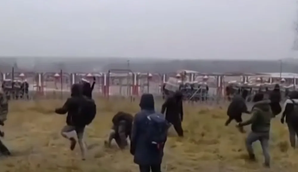 Повријеђена четири војника у сукобу са мигрантима