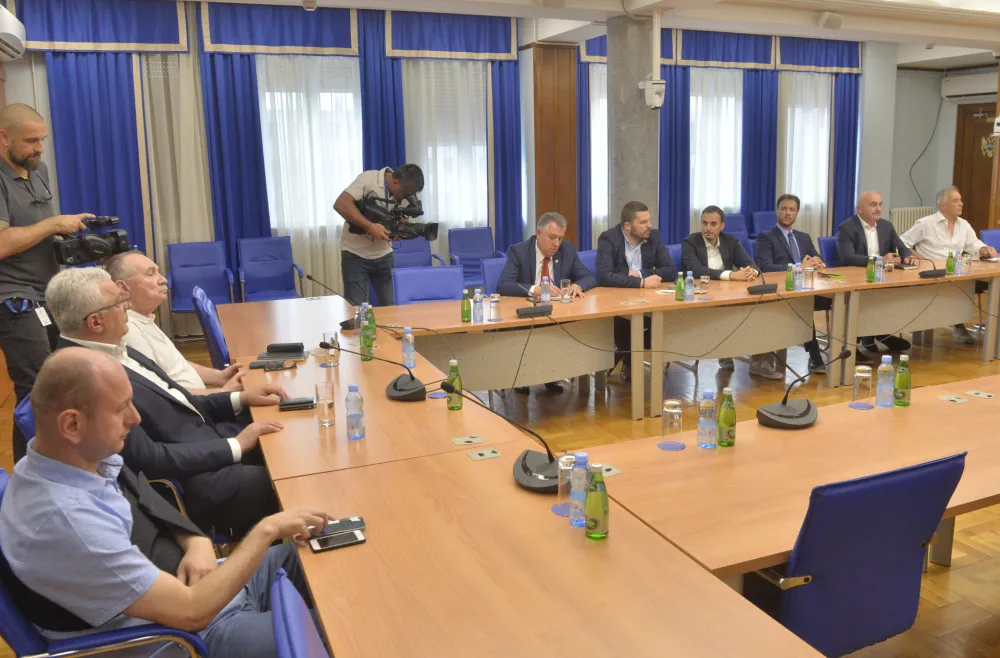 Фронт данас представља платформу о новој влади: Сви за дијалог, Демократе очекују договор ДФ-а и УРА