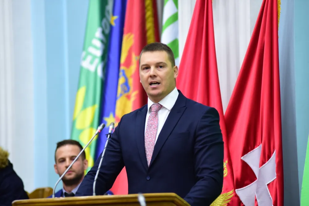 Аџић: Кад се усвоји Закон прво да се испита поријекло имовине функционера УРА