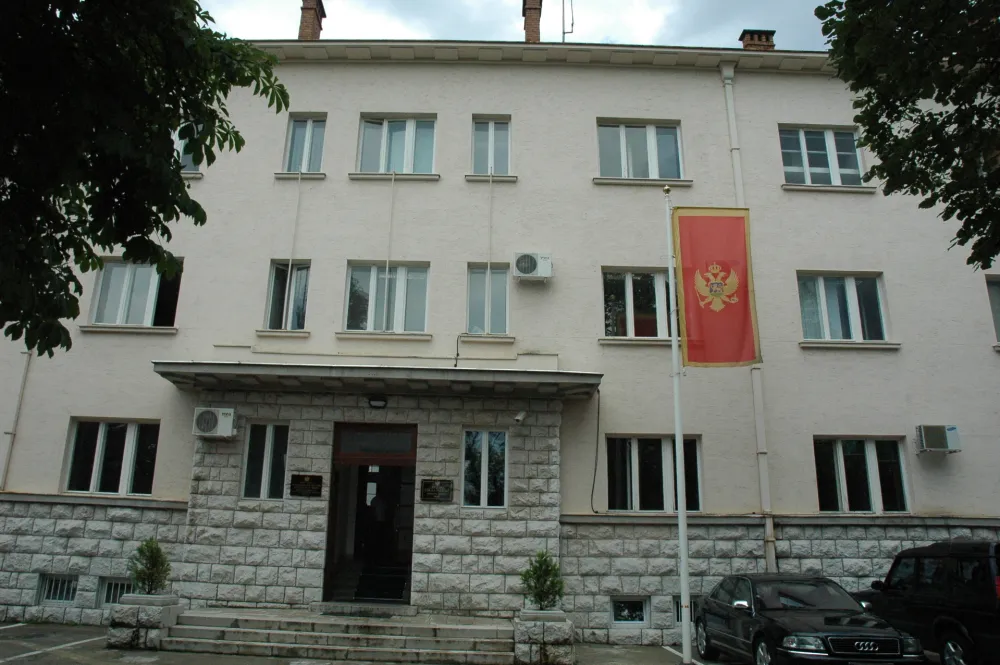 Подигнута оптужница против полицајаца из Никшића због злоупотребе положаја и примања мита: Пуштени да се бране са слободе