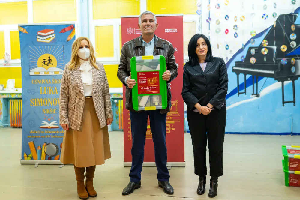 &bdquo;Наставник за 21. вијек&ldquo;: Уручена опрема за микробит уређаје