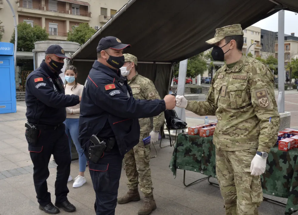 Државни службеници против обавезних ковид потврда
