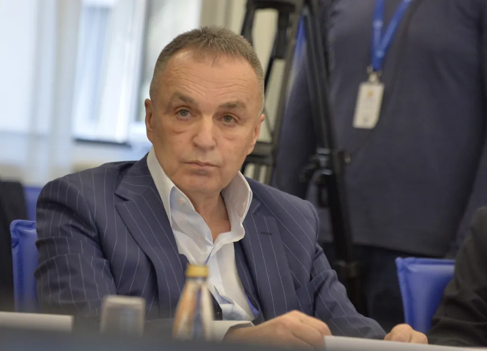 Пејовић: Абазовић да објасни зашто штити функционере који брутално крше закон