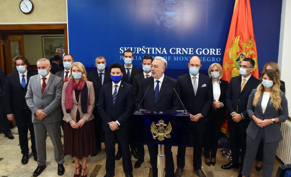 Опозиција у понедјељак подноси захтјев за смјену Владе