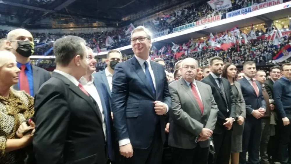 Вучић остаје на челу СНС-а