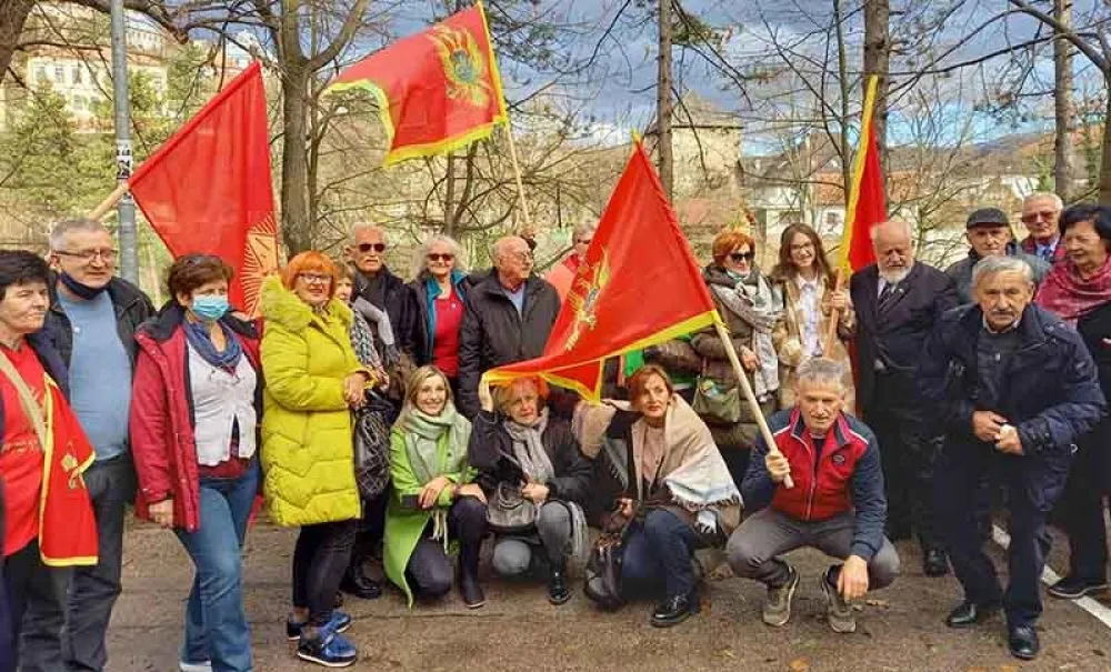Делегација СУБНОР-а Црне Горе положила вијенац на споменик у Јајцу