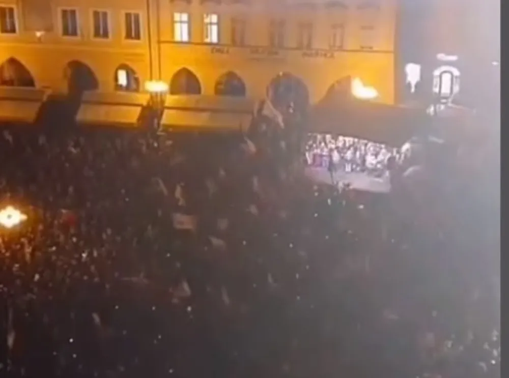 Хиљаде људи у Прагу протестује против ограничења