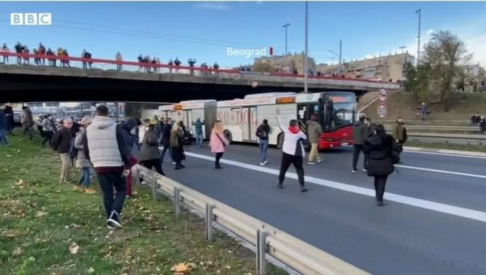 Протести широм Србије одржани и синоћ, данас скуп у Лозници